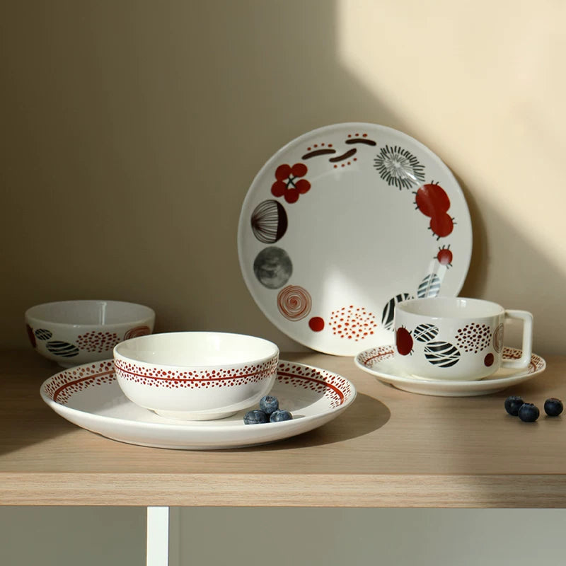 Ceramic Plate and Dinnerware Set with a Luxurious Look